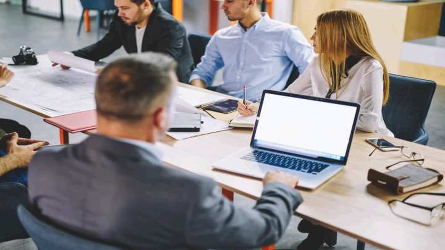 Reunión de trabajo de consultoría con el cliente